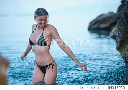 Beautiful woman on the beach. 64358053