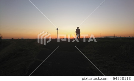 Setting sun 64358118
