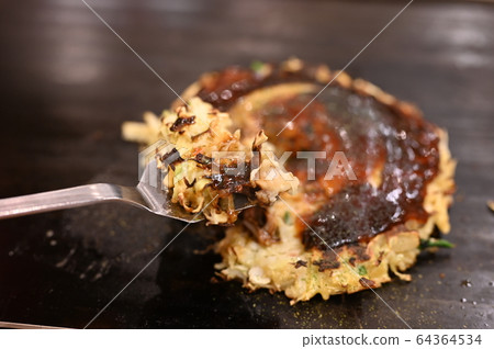 Hot okonomiyaki 64364534