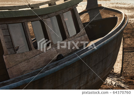 Hull and deckhouse of a wooden boat 64370760