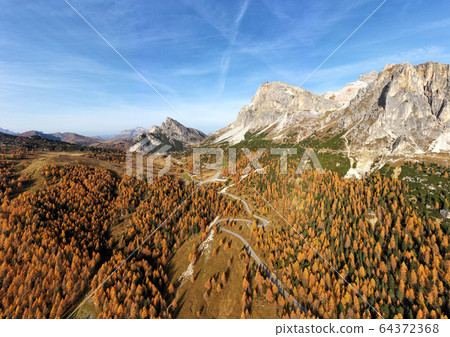 Beautiful landscape of mountains during autumn Beautiful landscape of mountains during autumn 64372368