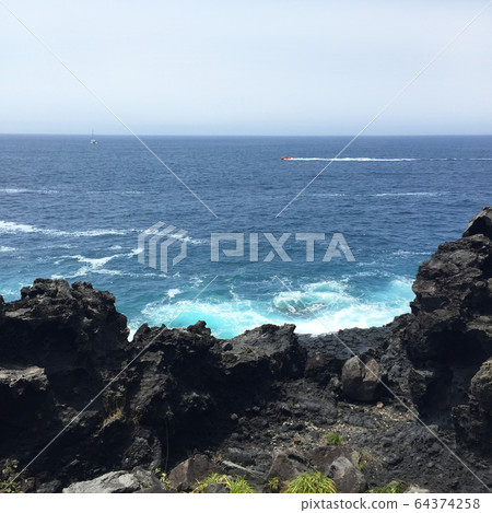 濟州島藍色的大海和天空 64374258