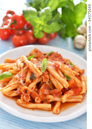 Italian style pasta with tomato sauce 64375049