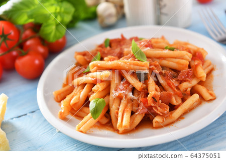 Italian style pasta with tomato sauce 64375051