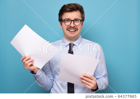 man in funny glasses holding his speech at hands 64377665