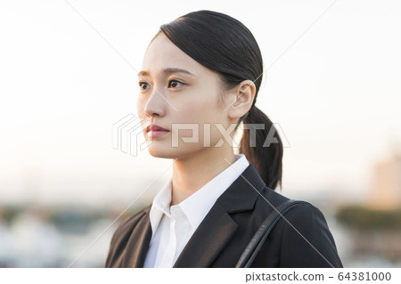 新生婦女 64381000