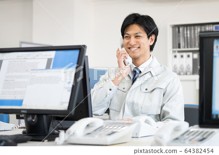 商人辦公室工作服個人計算機業務形象 64382454