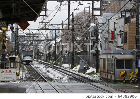 Winter Saikyo Line Jujo Station (Saikyo Line Jujo Road Crossing) Winter Saikyo Line Jujo Station (Saikyo Line Jujo Road Crossing) 64382900