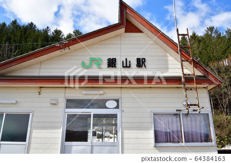 春季拍攝北海道二木町JR銀山站的風景 春季拍攝北海道二木町JR銀山站的風景 64384163
