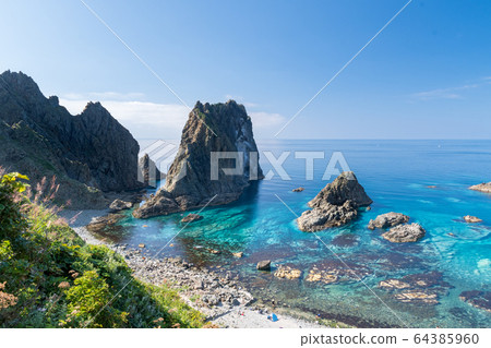 Beautiful view of the blue sea and cliffs of Cape Shakotan / Tourist image of Shakotan Town, Hokkaido 64385960