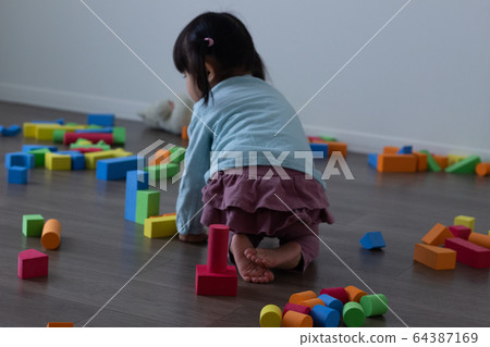 Children playing blocks 64387169