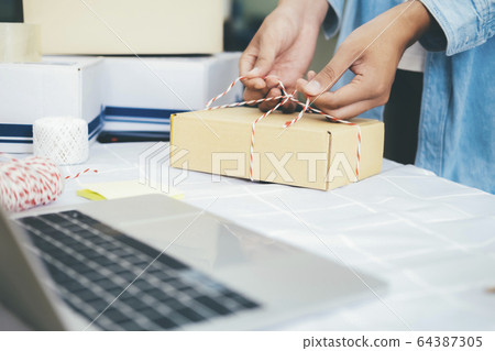 Online small business owner. 64387305