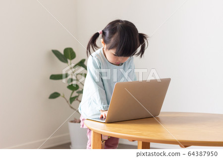 Children watching videos Children watching videos 64387950