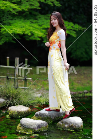 《Kagawa Prefecture》 Ritsurin Garden ・ Vietnamese wearing Ao Dai 64388355
