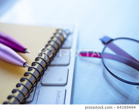 Business image · notebook · PC · glasses · female 64389494