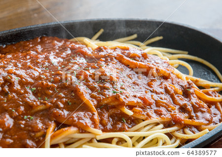 Spaghetti meat sauce close-up Spaghetti meat sauce close-up 64389577
