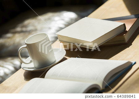 咖啡館咖啡閱讀圖像 64389841