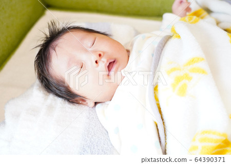 Aka-chan before sneezing 64390371