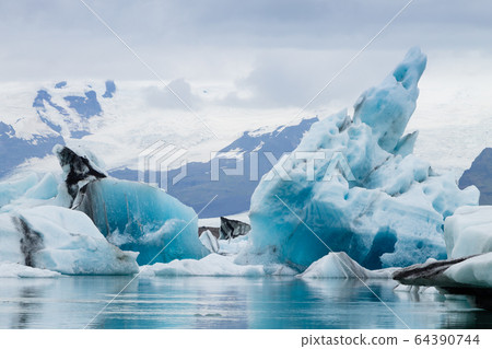 Icebergs on water, Jokulsarlon glacial lake, Icebergs on water, Jokulsarlon glacial lake, 64390744
