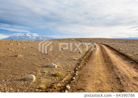 Dirt road from Hvitarvatn area, Iceland landscape Dirt road from Hvitarvatn area, Iceland landscape 64390786