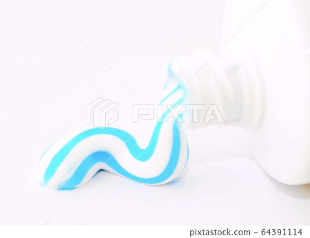Squeezed toothpaste from tube 64391114