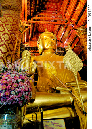 Golden Buddha in Wat Phanan Choeng - Ayutthaya - 64391393