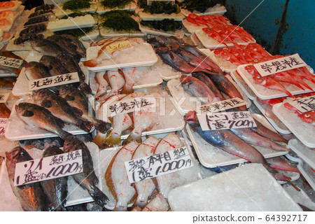 Donco,魚市場上的新鮮魚 Donco,魚市場上的新鮮魚 64392717
