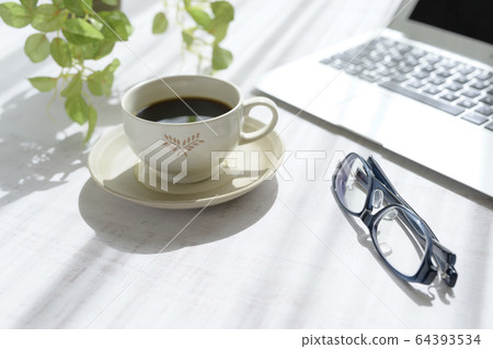 Coffee (break image) Coffee (break image) 64393534