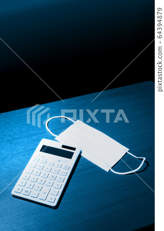 面具和計算器 64394879