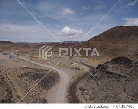 -阿根廷,薩爾塔-烏雲列車,從火車窗口查看 -阿根廷,薩爾塔-烏雲列車,從火車窗口查看 64397493