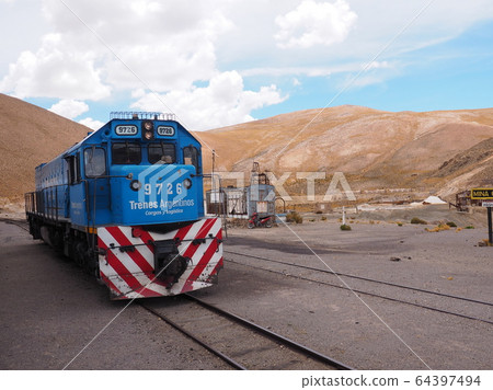 -阿根廷，薩爾塔-烏雲火車，牽引車和車站 64397494