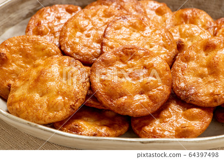 醬油糯米餅。 醬油糯米餅。 64397498