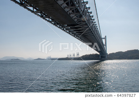 從多拉浦公園眺望倉敷市小島下水瀨戶大橋 從多拉浦公園眺望倉敷市小島下水瀨戶大橋 64397827