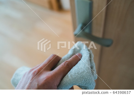 Door knob disinfection 64398637