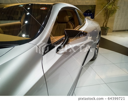 The rear fender's rocker side grill that aggressively projects the wind from the side to the rear wheel arch The rear fender's rocker side grill that aggressively projects the wind from the side to the rear wheel arch 64399721