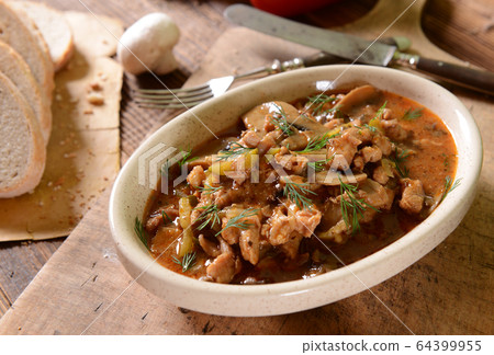 Beef stroganoff 64399955