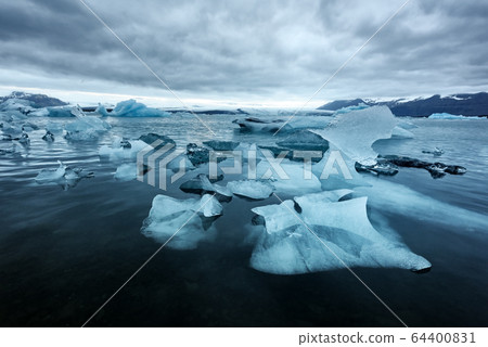 Jokulsarlon glacier lagoon 64400831