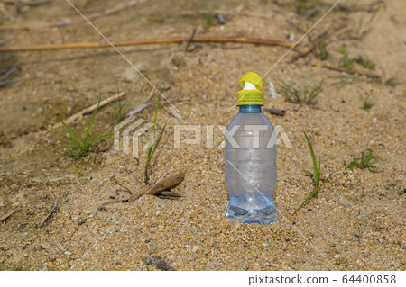 water bottle in the sand 64400858