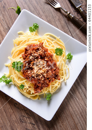 Spaghetti Bolognese 64401153
