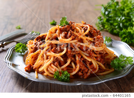 Spaghetti Bolognese 64401165