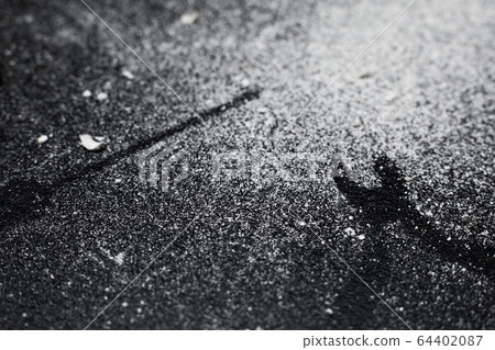 Traces of tools on a black table dusted with white Traces of tools on a black table dusted with white 64402087