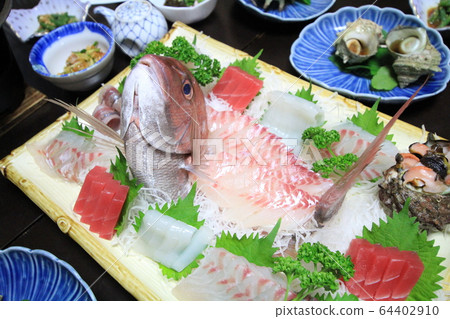 一家旅館的豪華頭鯛魚生魚片 64402910