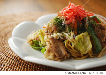 Sauce Fried Noodles 64409101