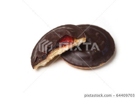 Closeup of crunched chocolate cakes with jam  64409703