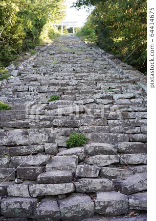 搖搖欲墜的石階 搖搖欲墜的石階 64414675