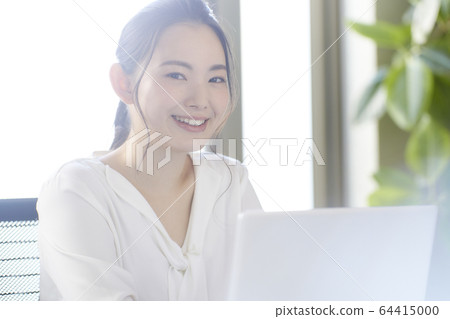 年輕的商界女強人 年輕的商界女強人 64415000