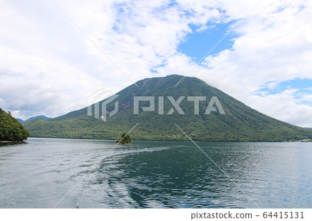 Nikko Nantai Mountain-A mountain of faith with a graceful appearance 64415131