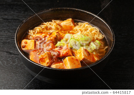 Mapo tofu ramen 64415817