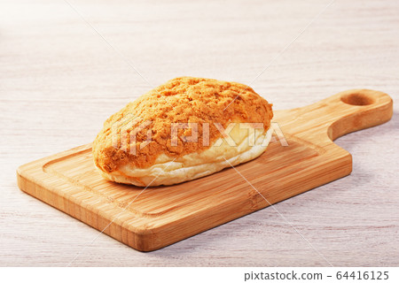 Pork floss bread  64416125