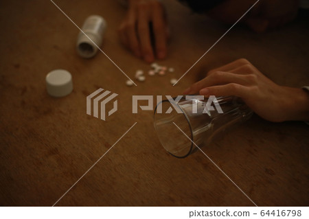 Drug ingestion image 64416798